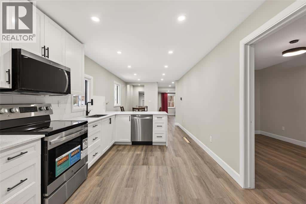 7 FORBES STREET — London, Ontario - Photo 3 of 28