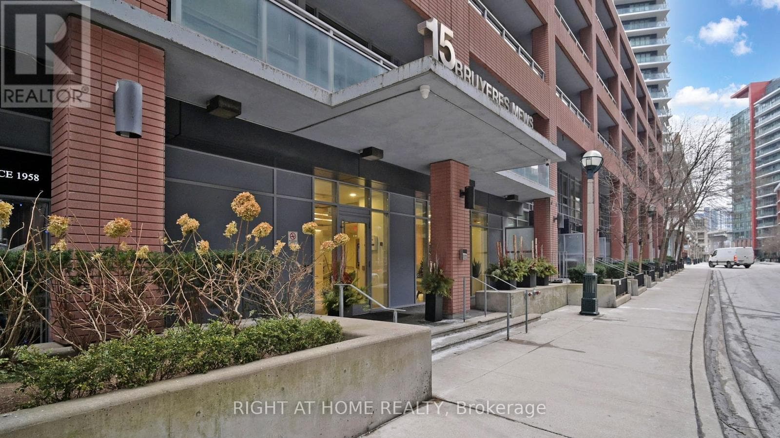 TH106 - 15 BRUYERES MEWS — Toronto (Niagara), Ontario - Main photo