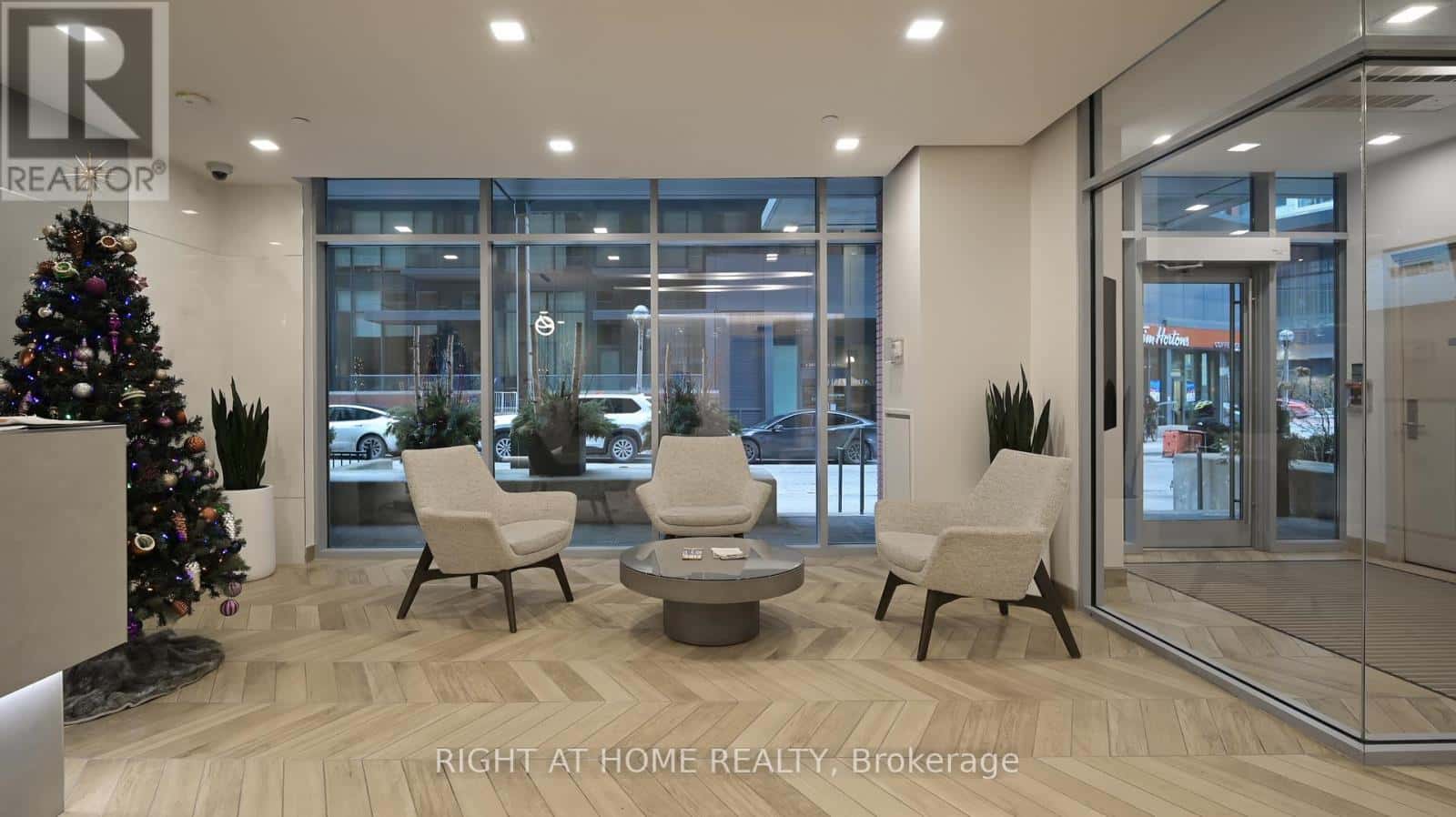 TH106 - 15 BRUYERES MEWS — Toronto (Niagara), Ontario - Photo 3 of 33