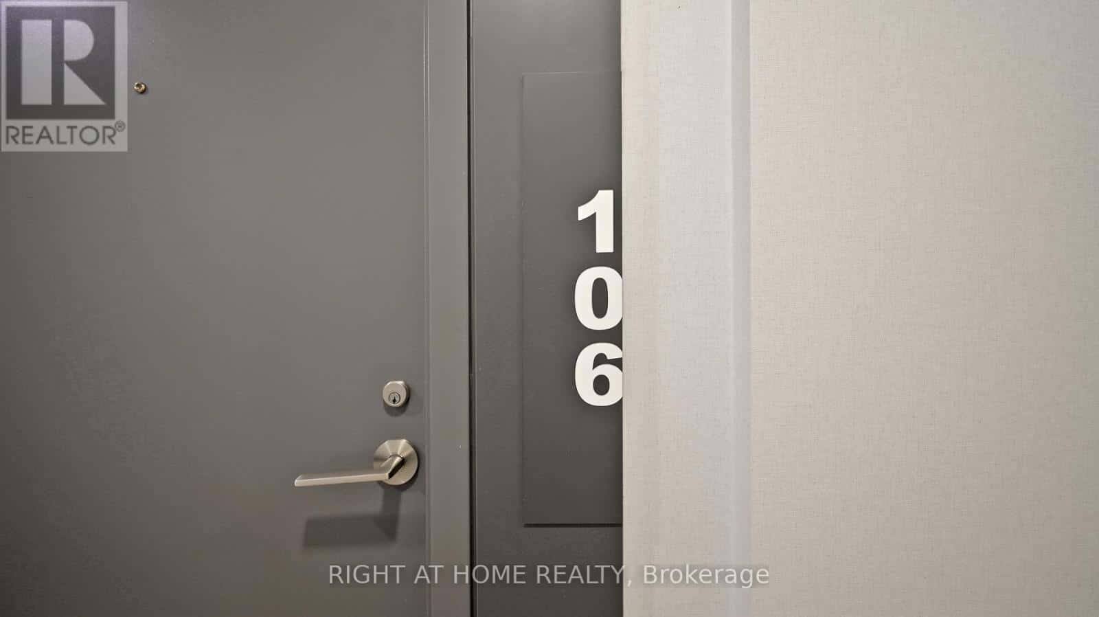 TH106 - 15 BRUYERES MEWS — Toronto (Niagara), Ontario - Photo 5 of 33