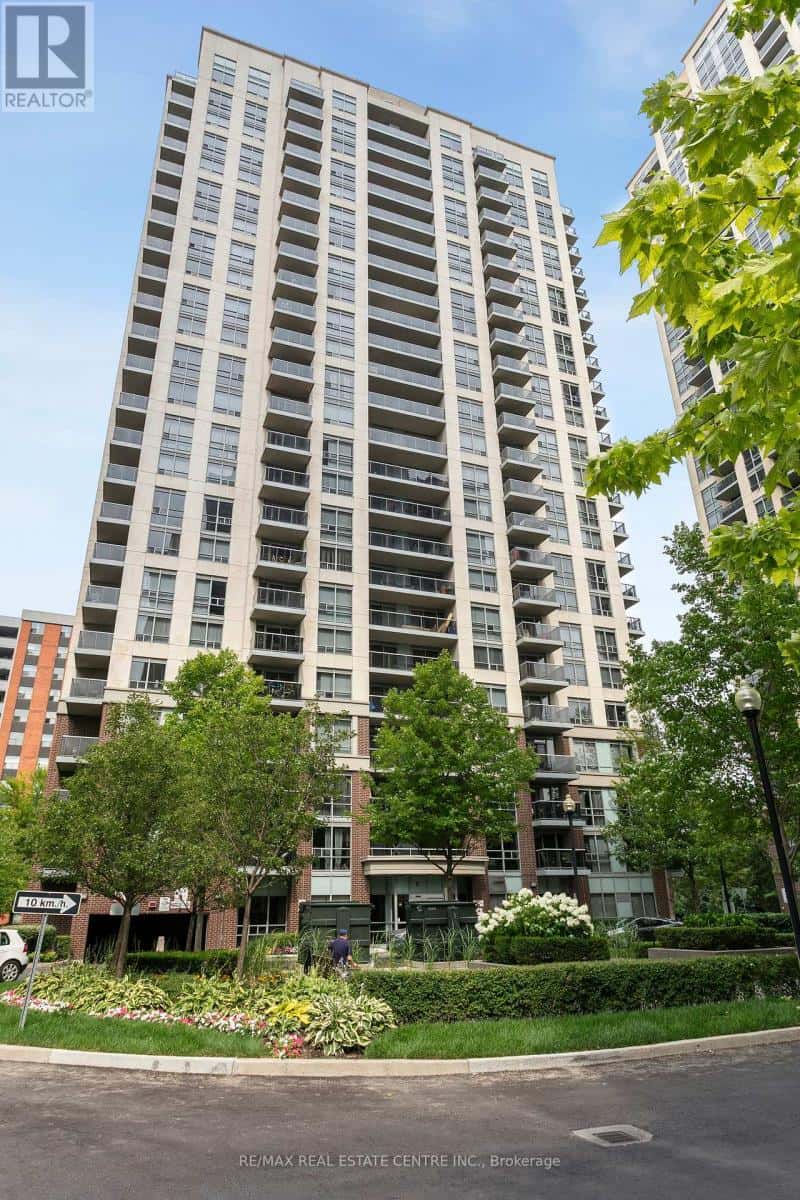 304 - 5 MICHAEL POWER PLACE — Toronto (Islington-City Centre West), Ontario - Photo 2 of 40