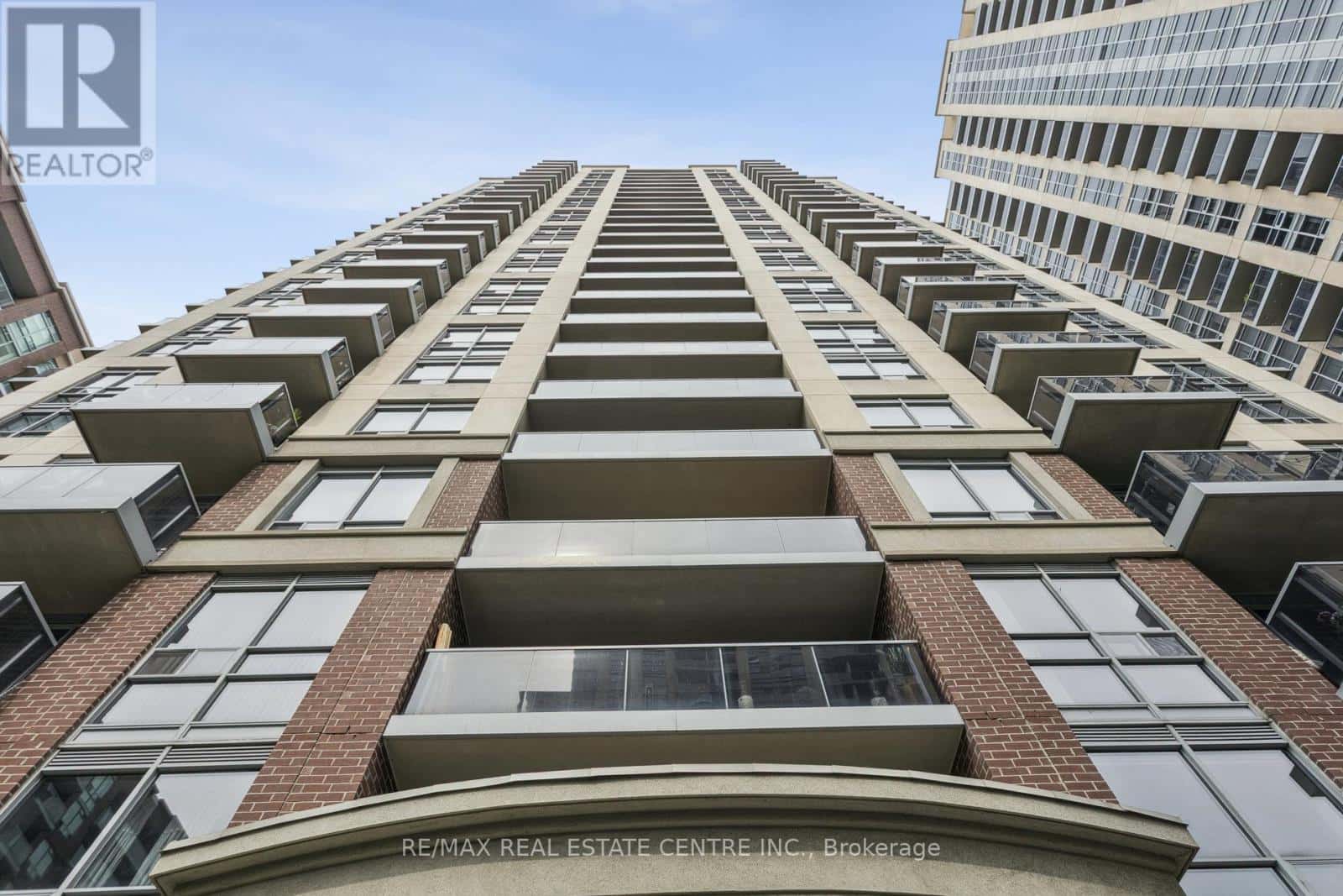 304 - 5 MICHAEL POWER PLACE — Toronto (Islington-City Centre West), Ontario - Photo 3 of 40