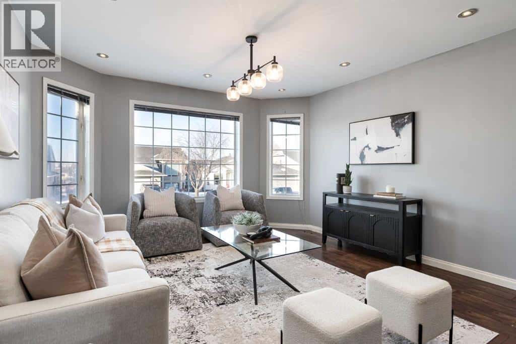 90 Elizabeth Way SE — Airdrie, Alberta - Photo 5 of 34