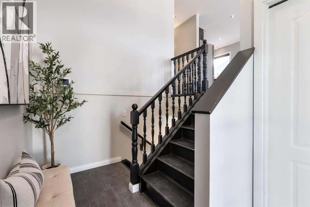 90 Elizabeth Way SE — Airdrie, Alberta - Photo 2 of 34