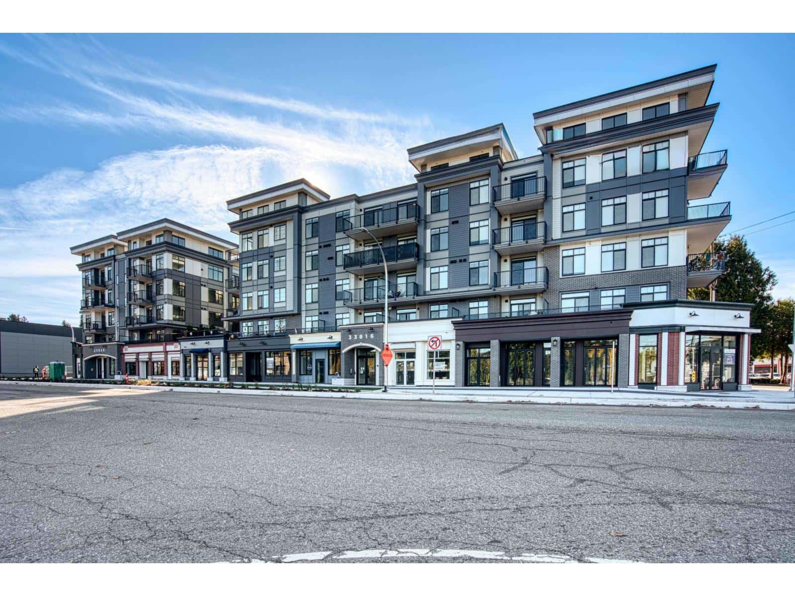 209 33816 SOUTH FRASER WAY — Abbotsford, British Columbia - Photo 2 of 19