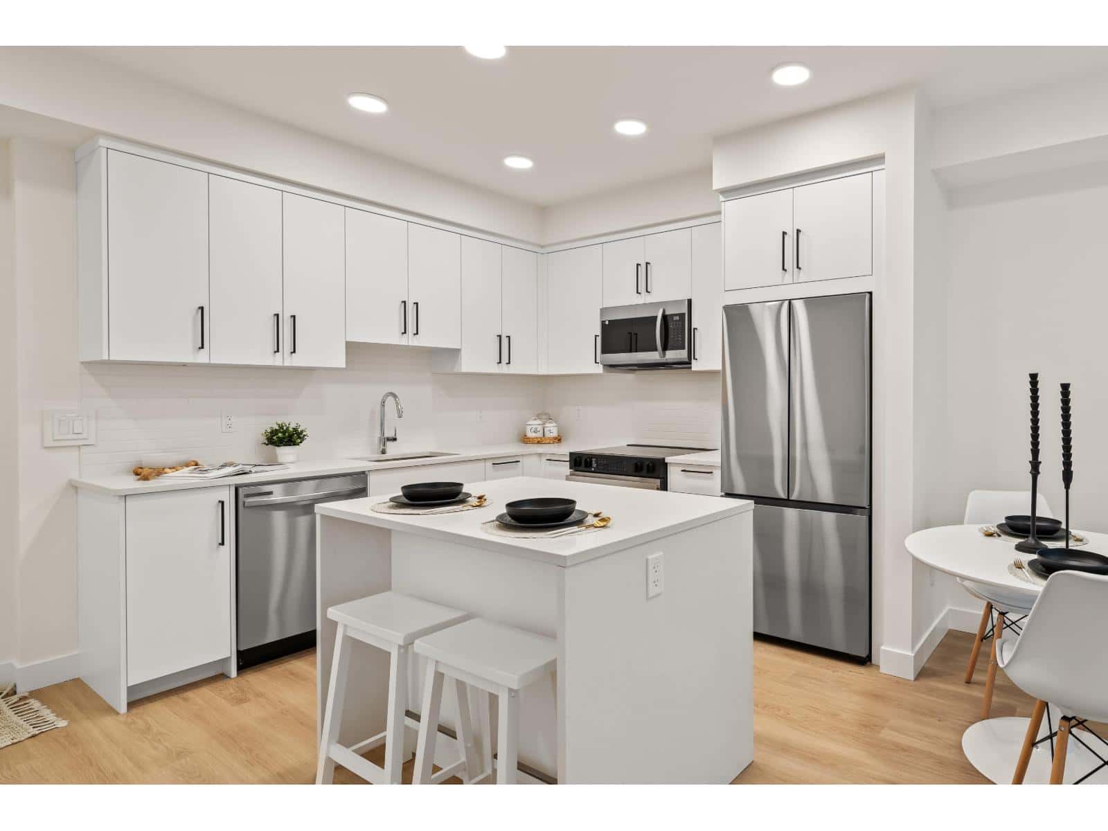 209 33816 SOUTH FRASER WAY — Abbotsford, British Columbia - Photo 3 of 19