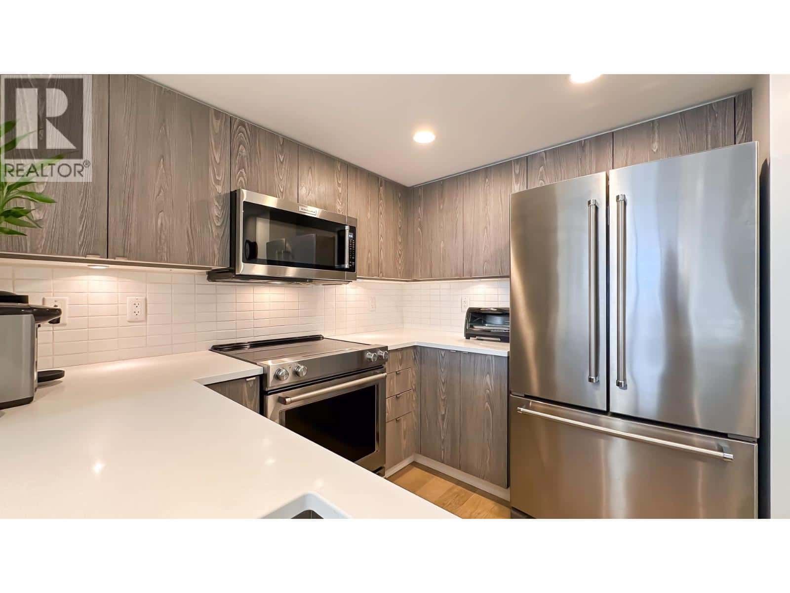 1705 4400 BUCHANAN STREET — Burnaby, British Columbia - Photo 5 of 24