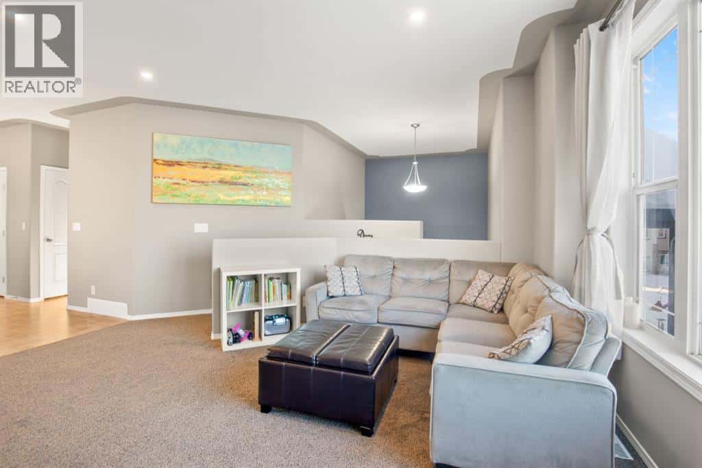 23 Jepsen Crescent — Red Deer, Alberta - Photo 5 of 33