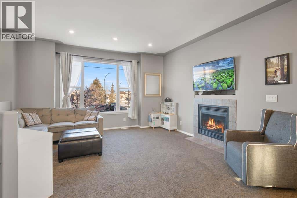 23 Jepsen Crescent — Red Deer, Alberta - Photo 3 of 33