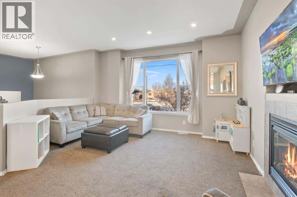 23 Jepsen Crescent — Red Deer, Alberta - Photo 4 of 33