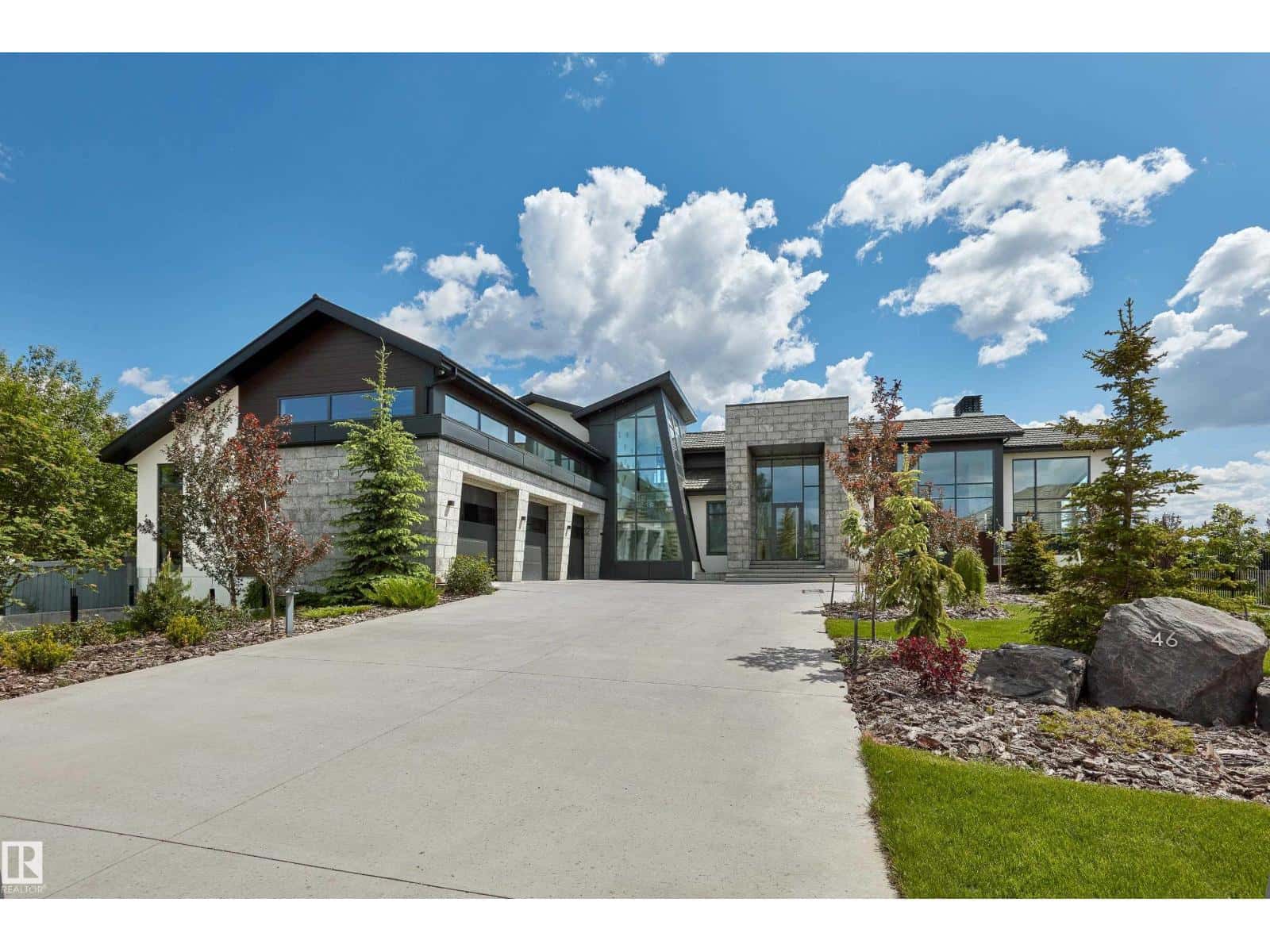 46 KINGSFORD CR — St. Albert, Alberta - Photo 2 of 69