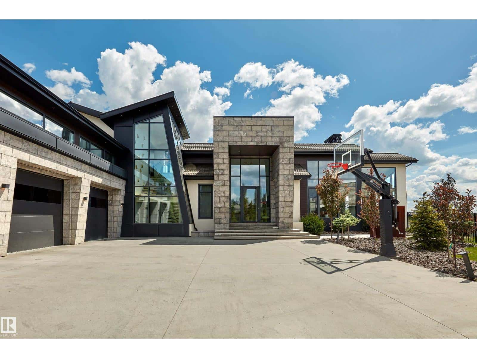 46 KINGSFORD CR — St. Albert, Alberta - Photo 3 of 69