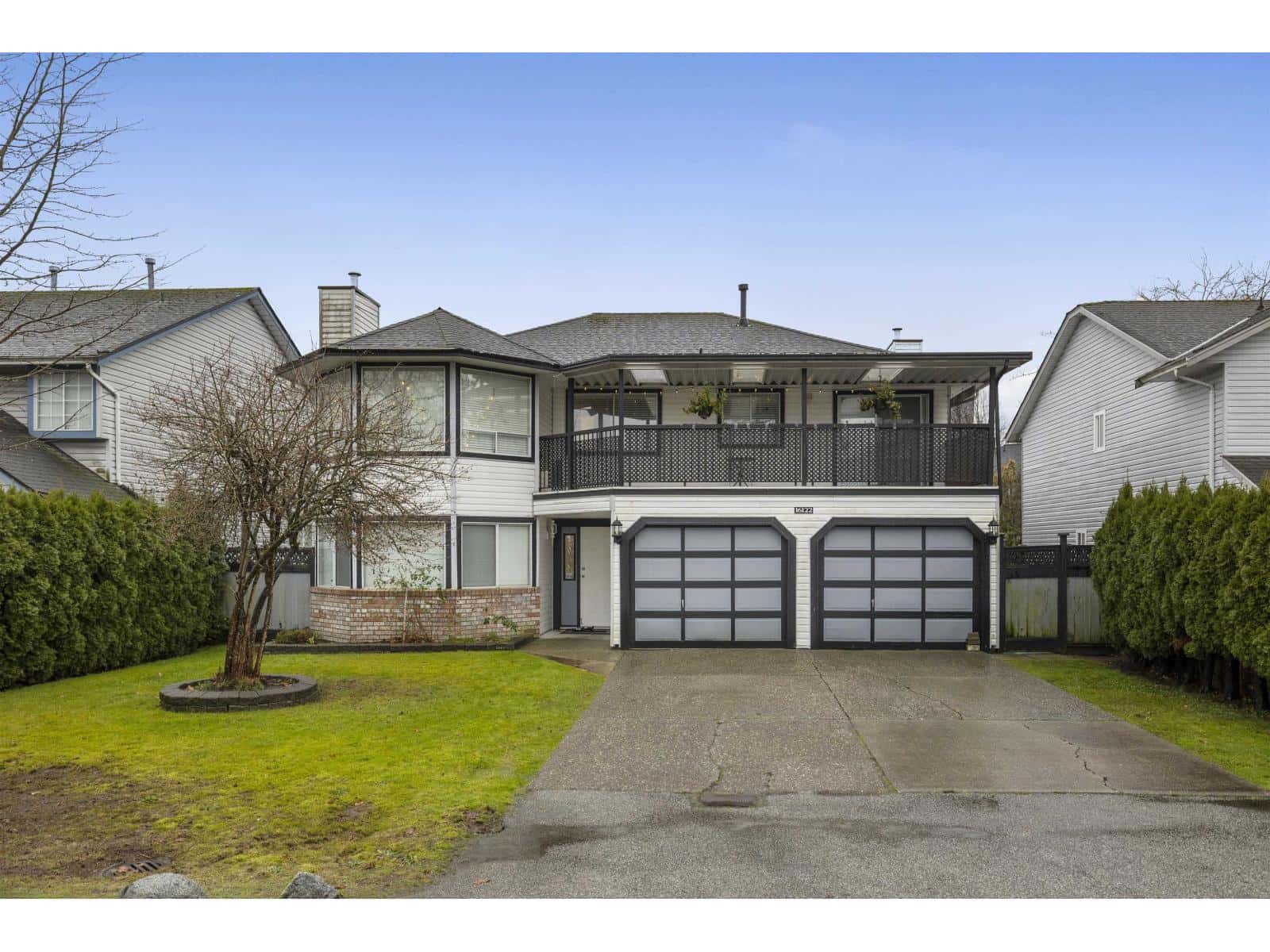 16122 92 AVENUE — Surrey, British Columbia - Photo 2 of 32