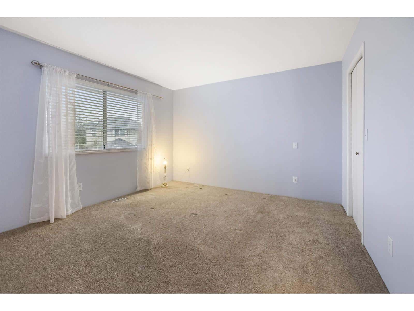 16122 92 AVENUE — Surrey, British Columbia - Photo 5 of 32