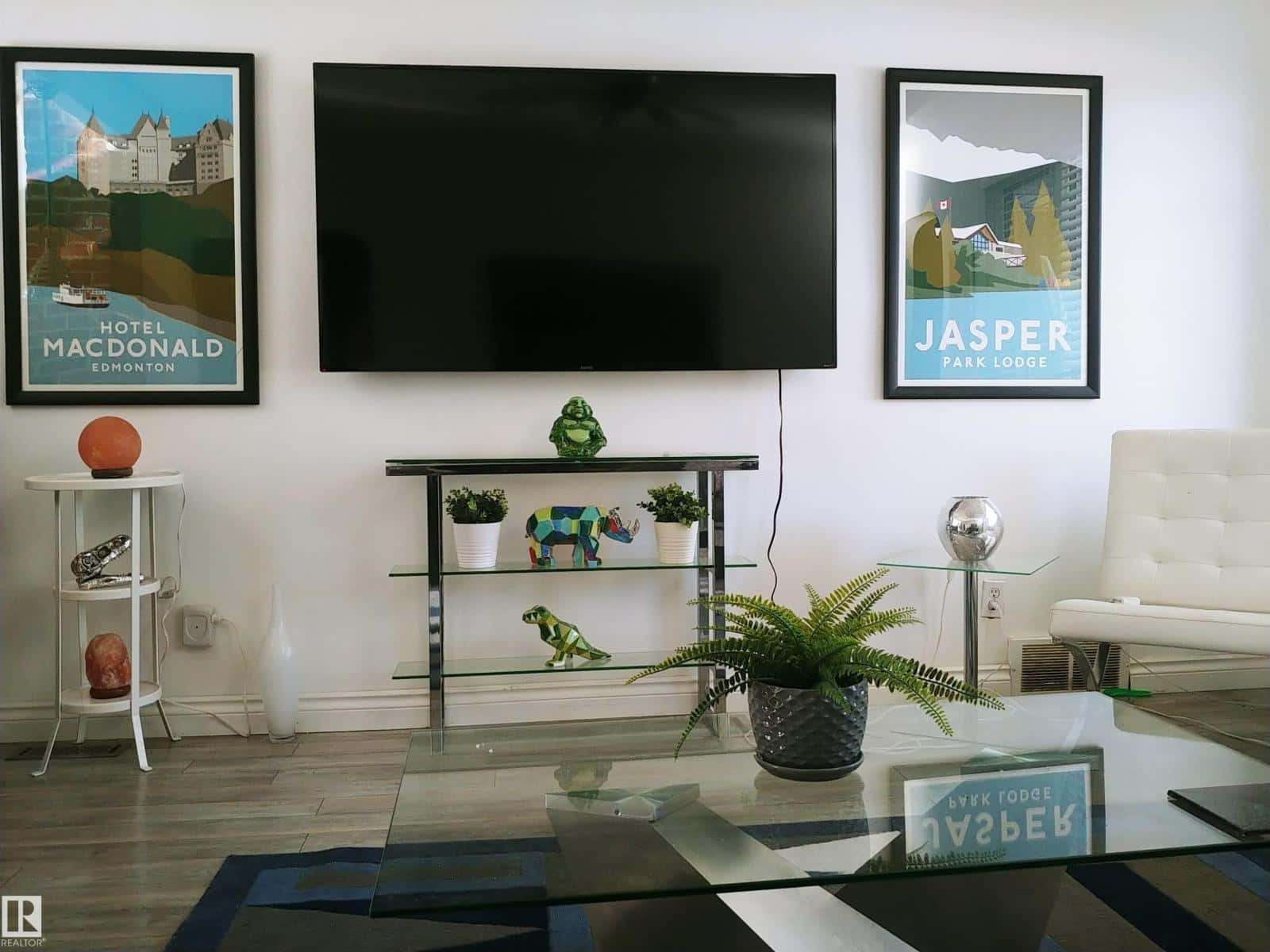 9831 83 AV NW — Edmonton, Alberta - Photo 5 of 42