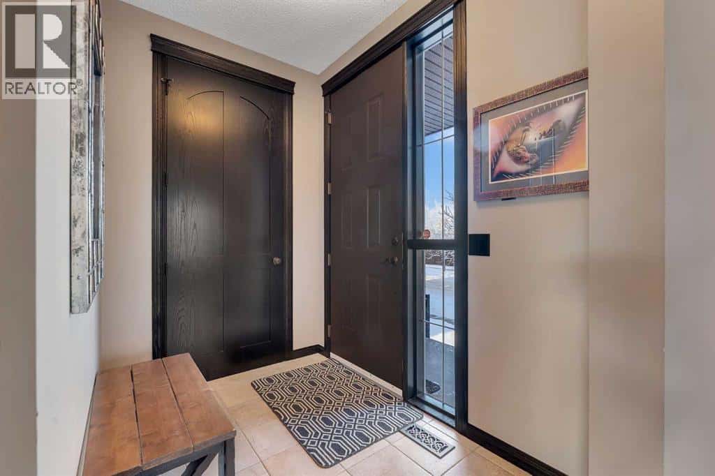 73 Elgin Meadows Link SE — Calgary, Alberta - Photo 4 of 48