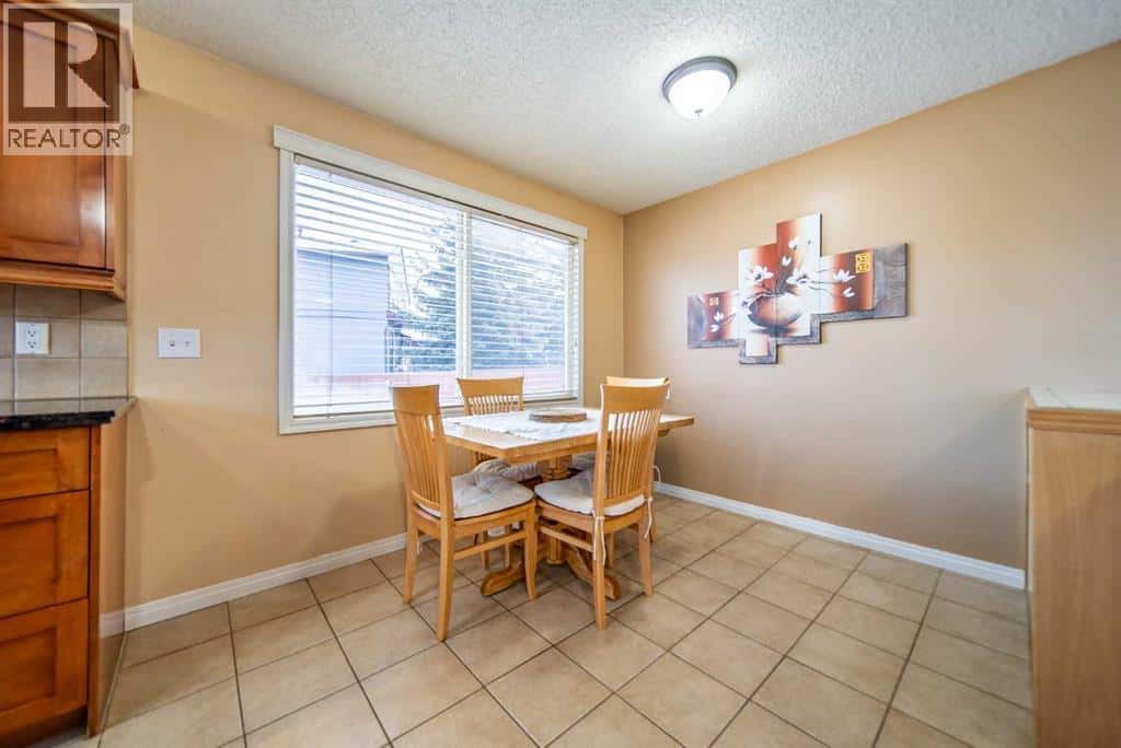 959 Ranchview Crescent NW — Calgary, Alberta - Photo 5 of 35