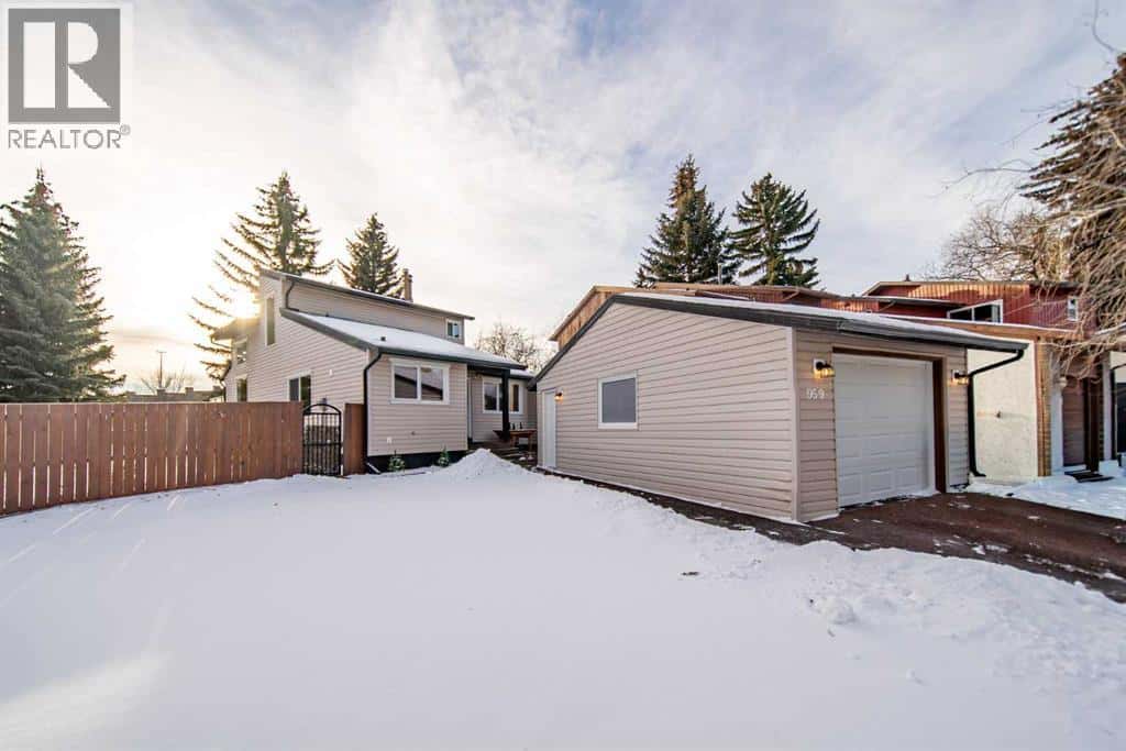 959 Ranchview Crescent NW — Calgary, Alberta - Photo 2 of 35