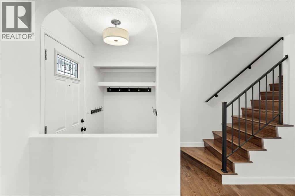 73 Sunvale Crescent SE — Calgary, Alberta - Photo 5 of 43