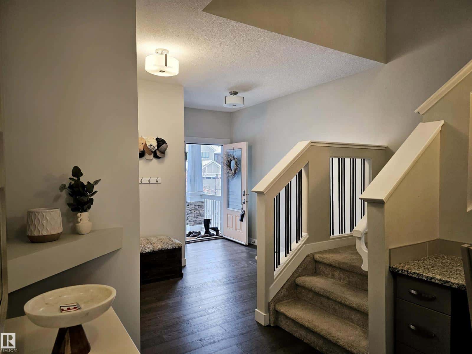 122 JOYAL WY — St. Albert, Alberta - Photo 5 of 73