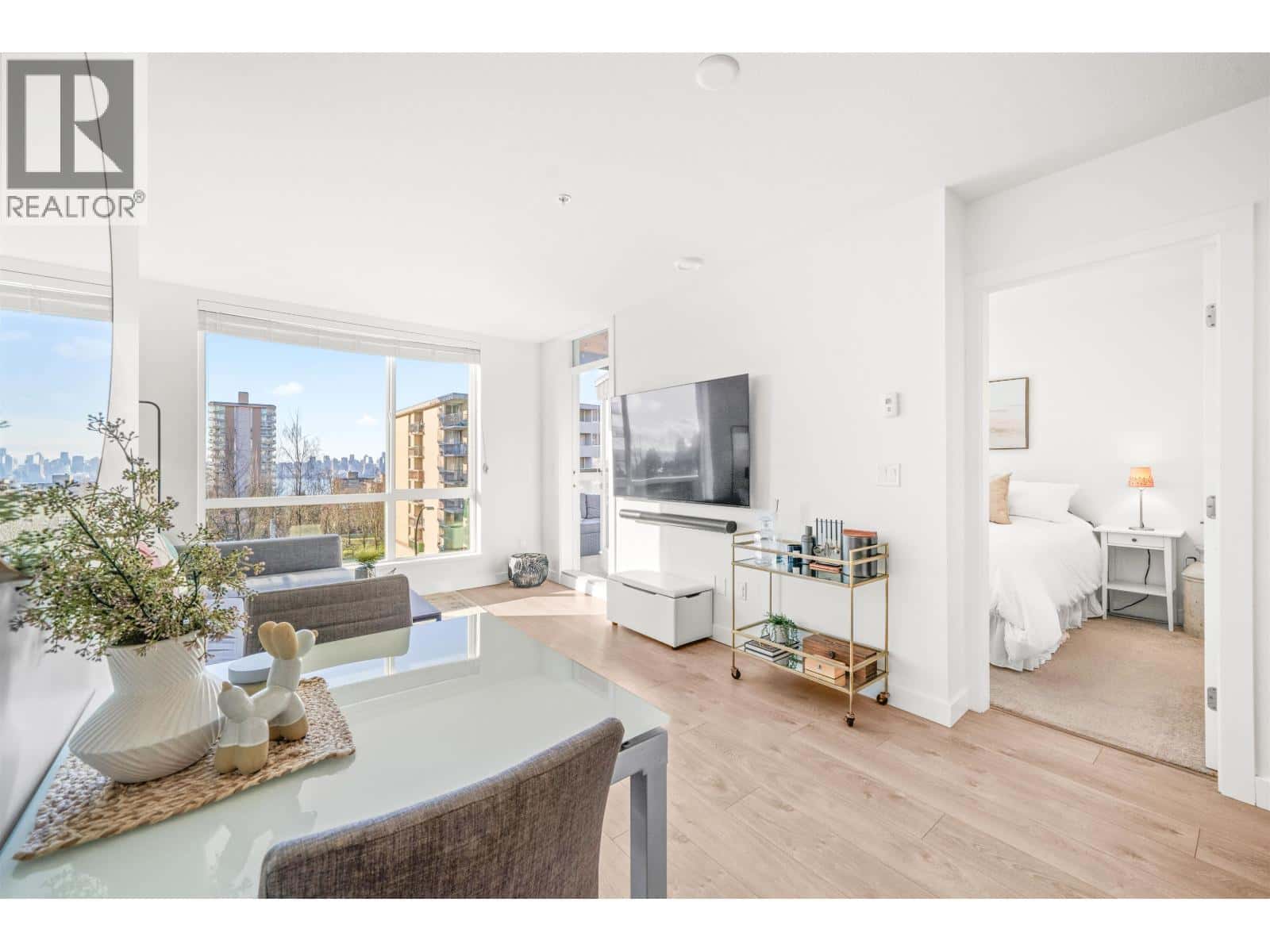 304 108 E 8TH STREET — North Vancouver, British Columbia - Photo 2 of 40