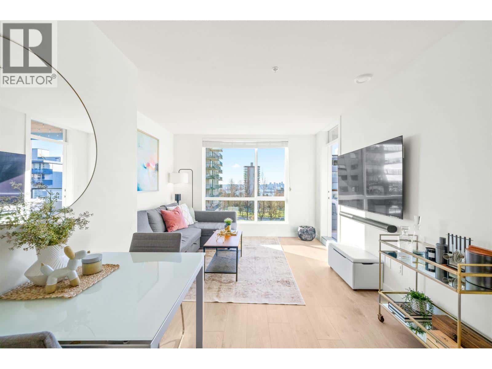 304 108 E 8TH STREET — North Vancouver, British Columbia - Photo 3 of 40