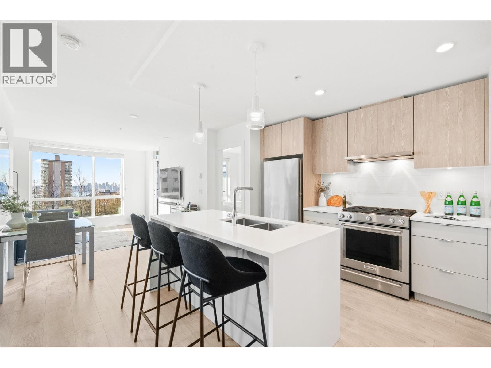 304 108 E 8TH STREET — North Vancouver, British Columbia - Main photo