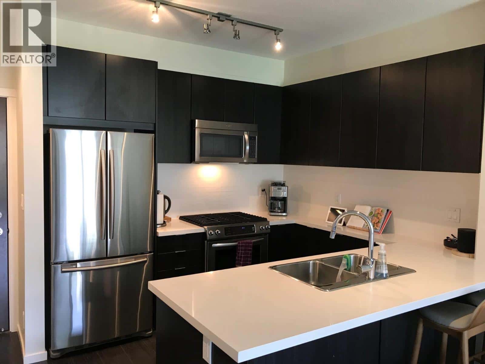 213 3107 WINDSOR GATE — Coquitlam, British Columbia - Photo 3 of 29