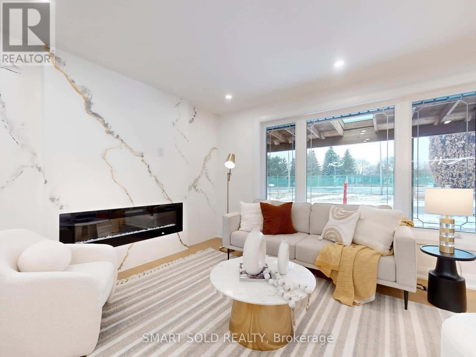 38 CRESTHAVEN DRIVE — Toronto (Hillcrest Village), Ontario - Photo 3 of 33