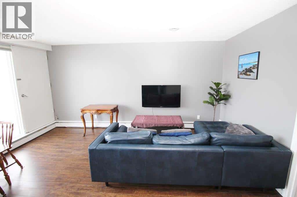 402, 1612 14 Avenue SW — Calgary, Alberta - Photo 5 of 15