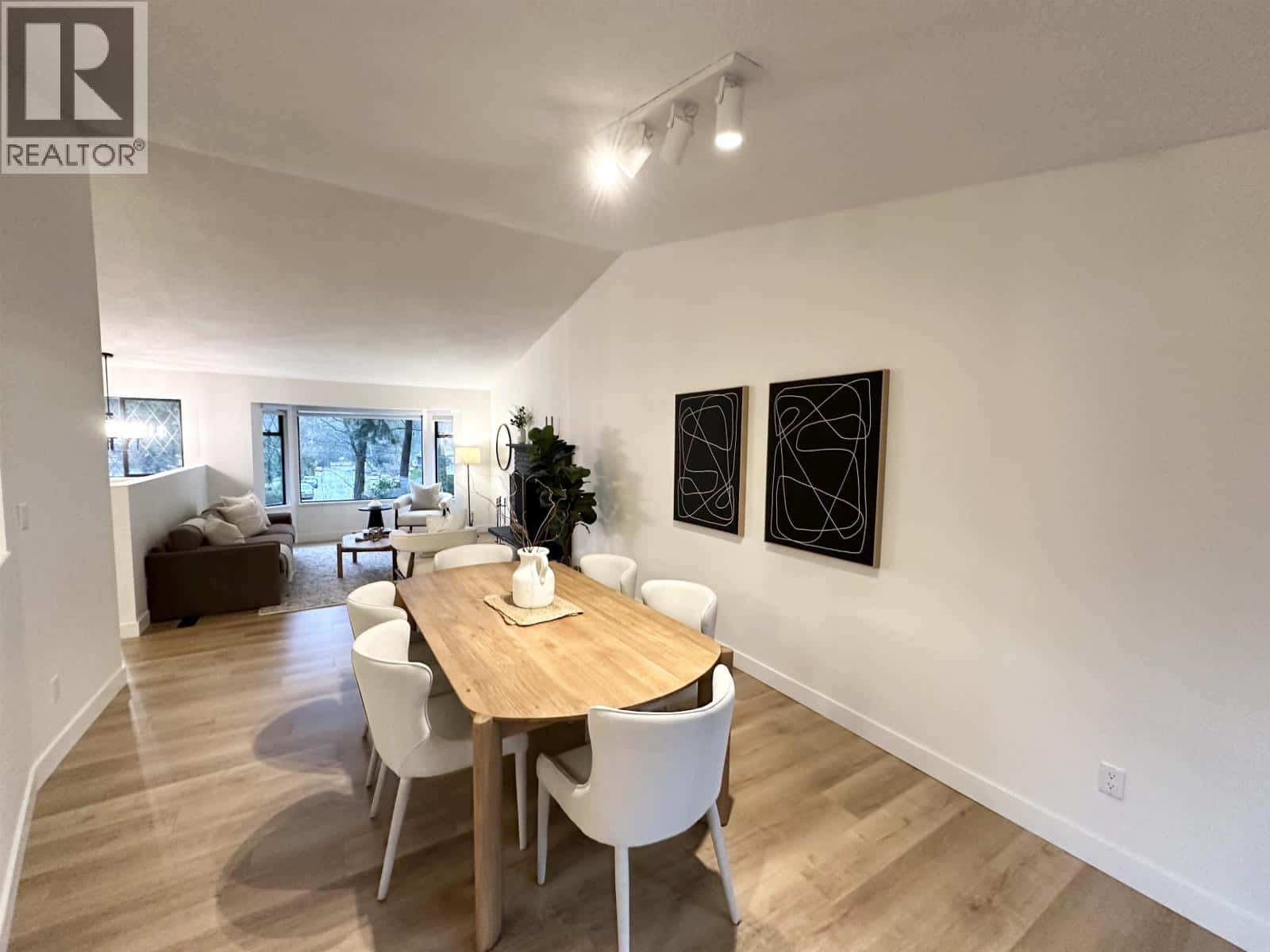 1777 CALEDONIA AVENUE — North Vancouver, British Columbia - Photo 5 of 28