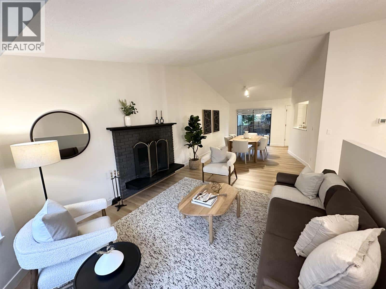 1777 CALEDONIA AVENUE — North Vancouver, British Columbia - Photo 2 of 28