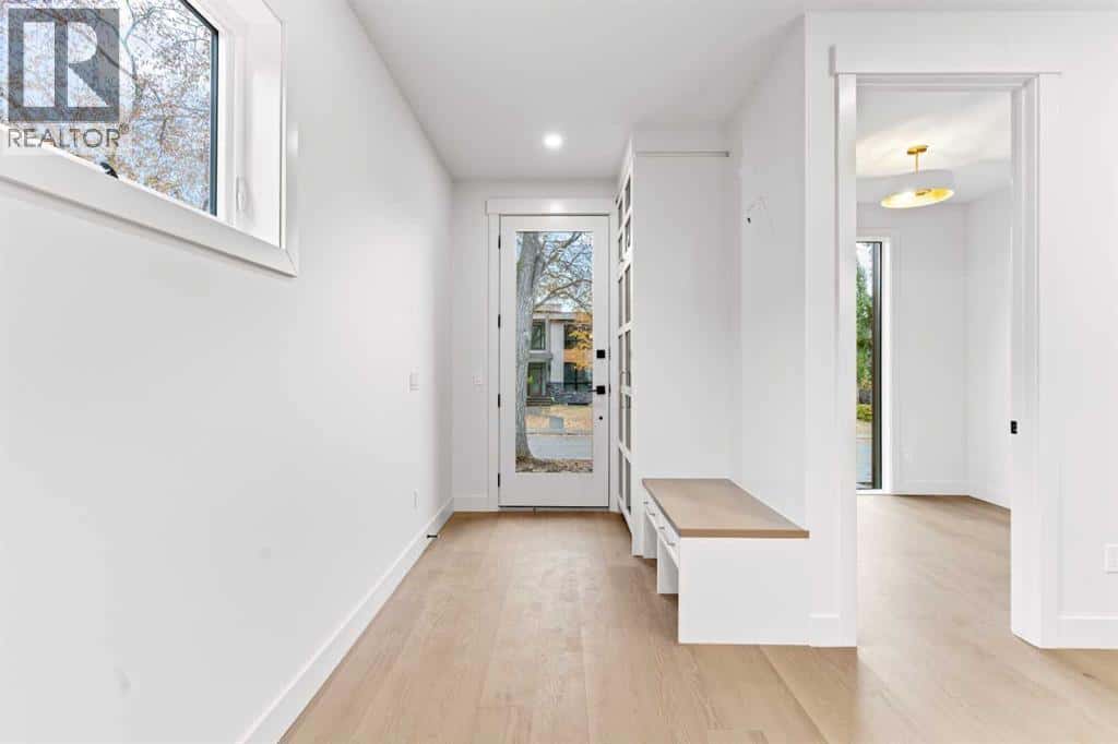 2521 19A Street — Calgary, Alberta - Photo 4 of 50