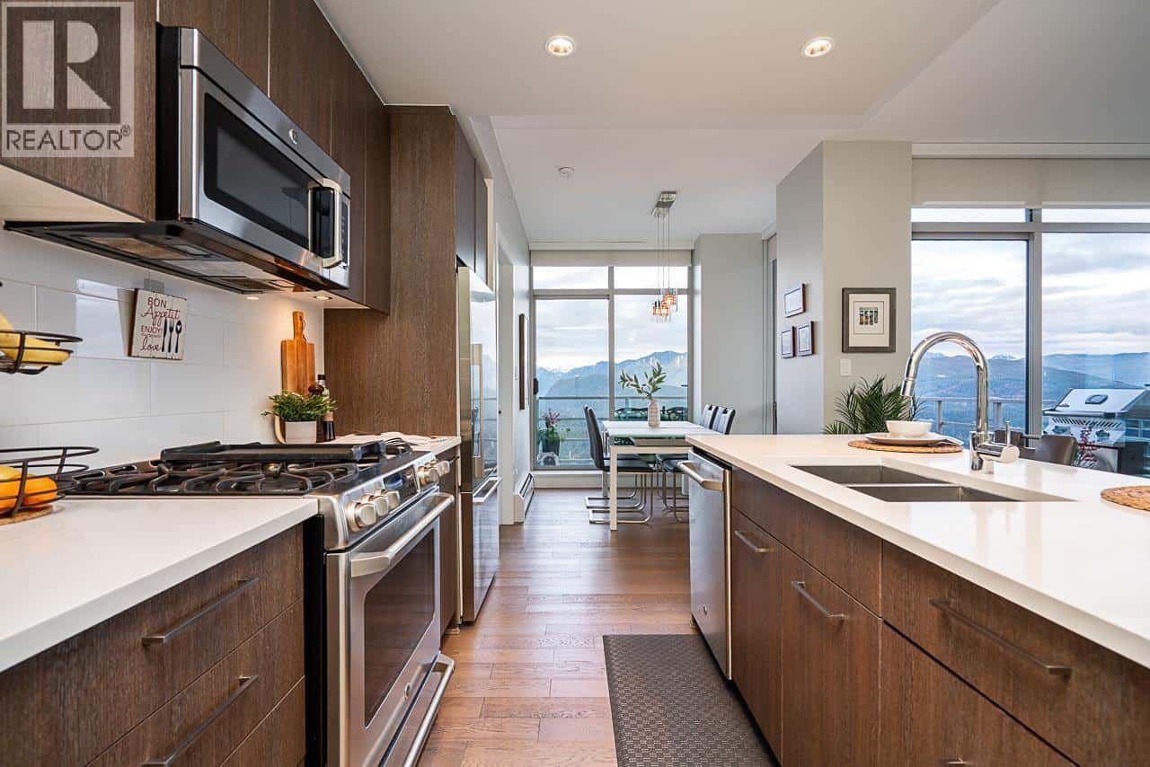 1506 9060 UNIVERSITY CRESCENT — Burnaby, British Columbia - Photo 3 of 37