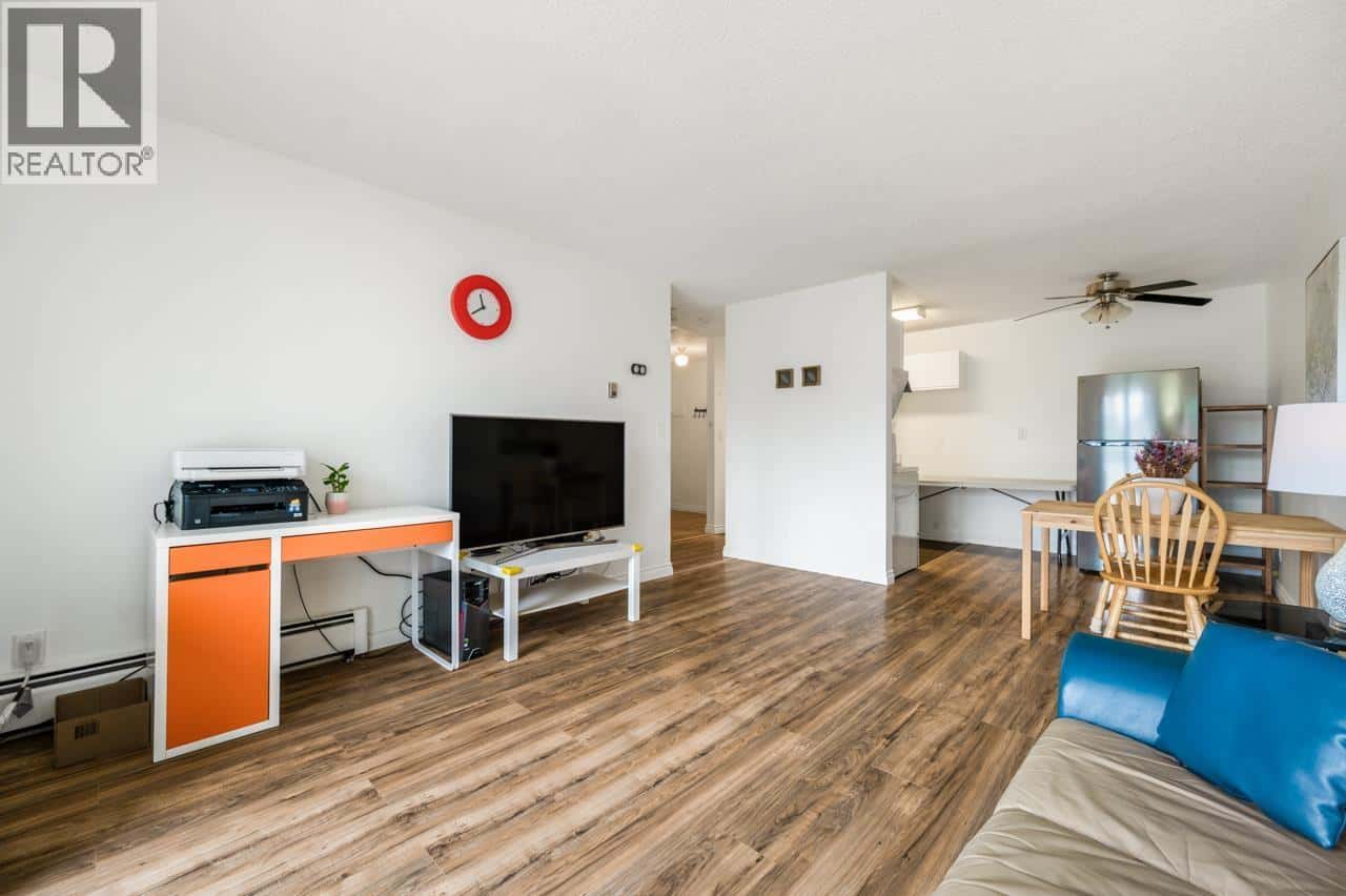 203 2425 SHAUGHNESSY STREET — Port Coquitlam, British Columbia - Photo 3 of 17