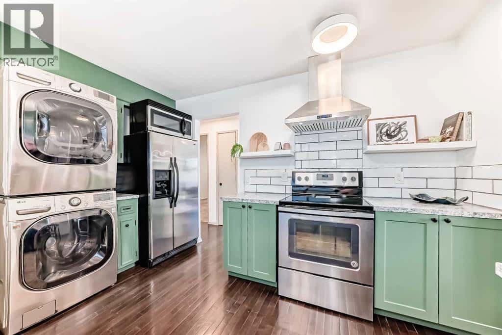 16 Bermondsey Crescent NW — Calgary, Alberta - Photo 5 of 38