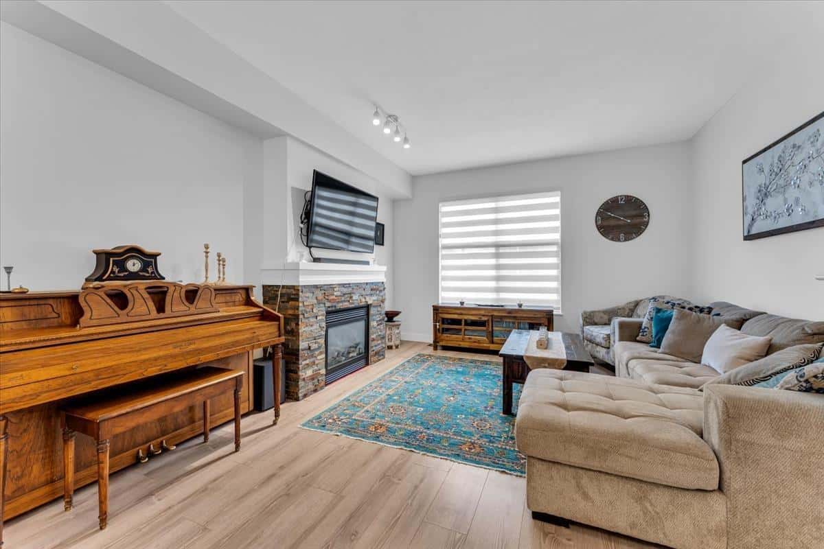 60 15152 62A AVENUE — Surrey, British Columbia - Photo 3 of 39