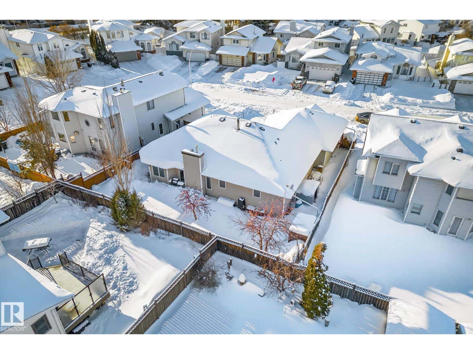 15411 67A ST NW — Edmonton, Alberta - Photo 4 of 26