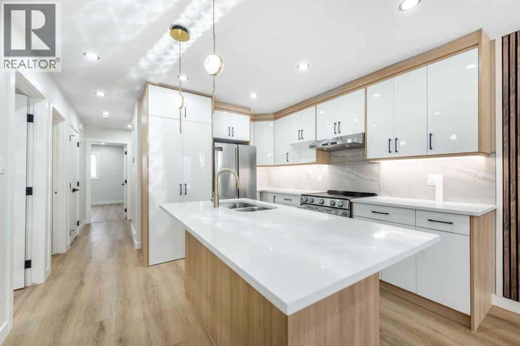 7277 Laguna Way NE — Calgary, Alberta - Photo 2 of 40