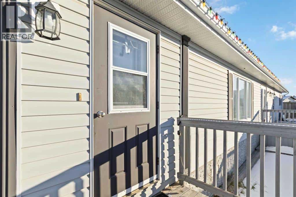 129 Cedar Street — Fort McMurray, Alberta - Photo 3 of 29