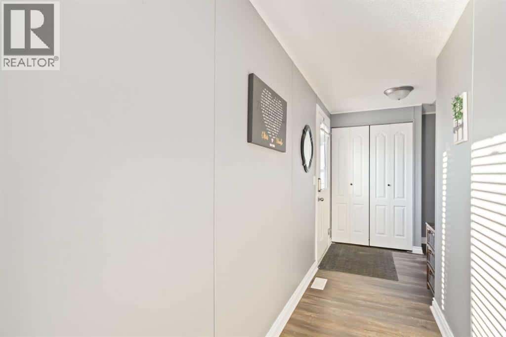 129 Cedar Street — Fort McMurray, Alberta - Photo 4 of 29