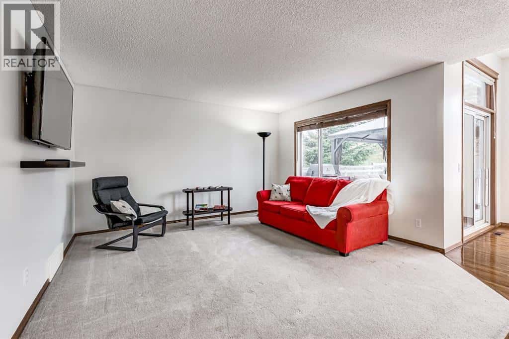 149 Coventry Court NE — Calgary, Alberta - Photo 3 of 37