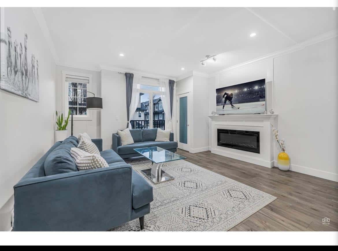 10 13898 64 AVENUE — Surrey, British Columbia - Photo 3 of 16