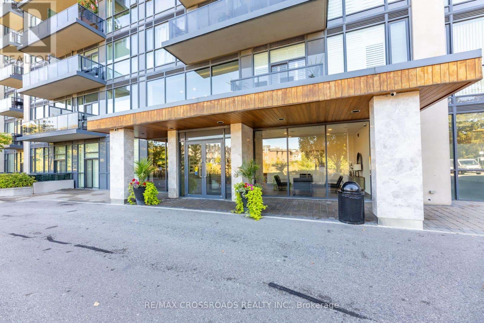 610 - 4700 HIGHWAY 7 RD — Vaughan (East Woodbridge), Ontario - Photo 2 of 28