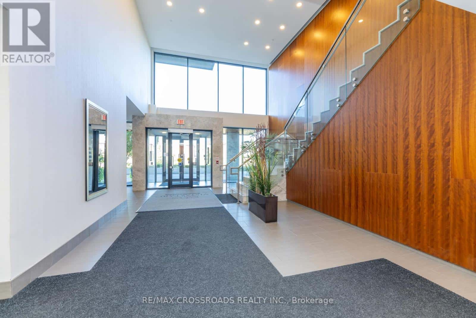 610 - 4700 HIGHWAY 7 RD — Vaughan (East Woodbridge), Ontario - Photo 4 of 28