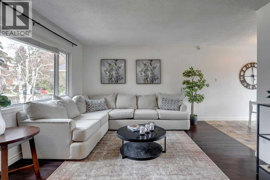 107 Sackville Drive SW — Calgary, Alberta - Photo 2 of 45