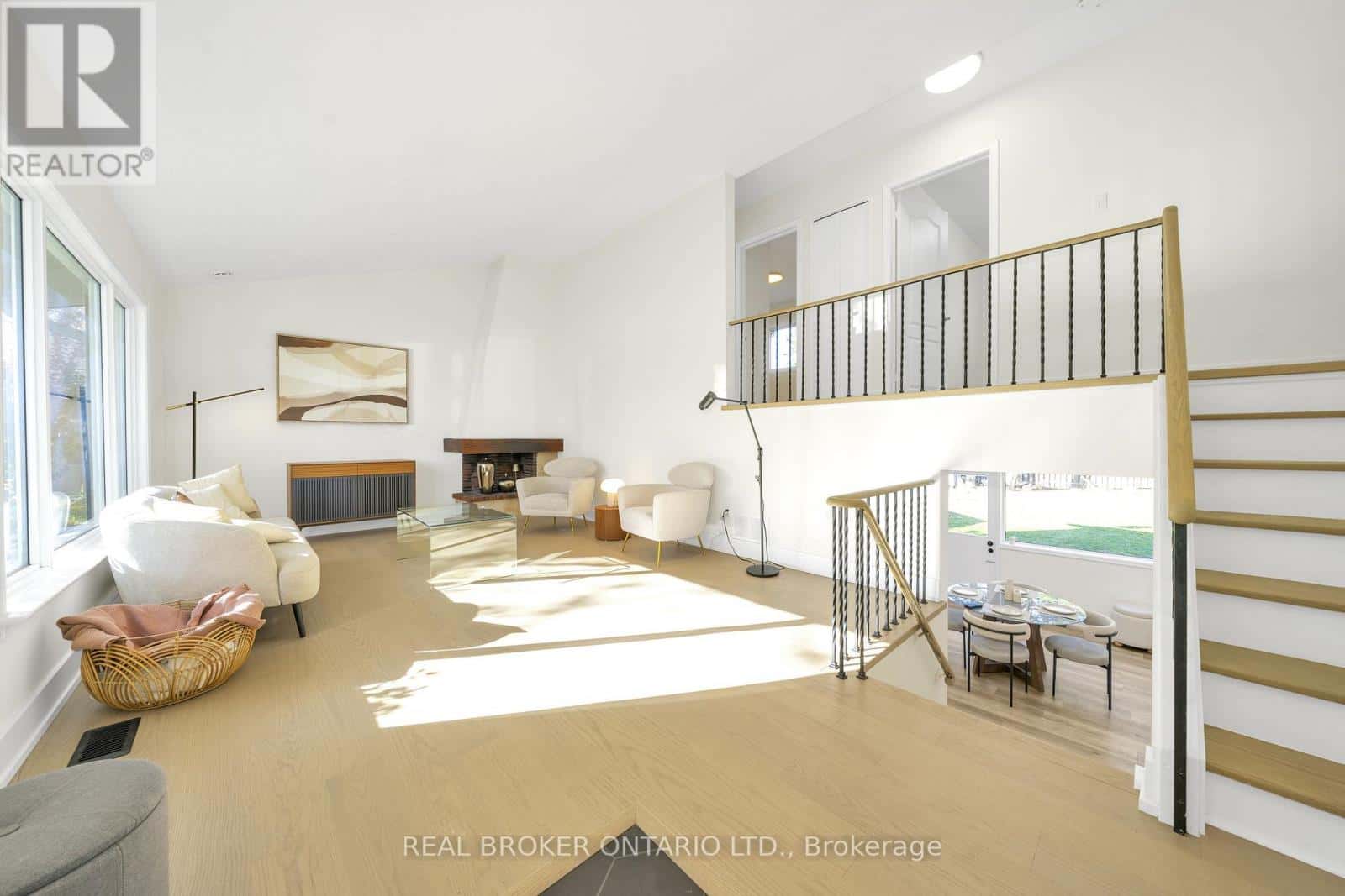 36 MARTHCLARE AVENUE — Toronto (Parkwoods-Donalda), Ontario - Photo 5 of 39