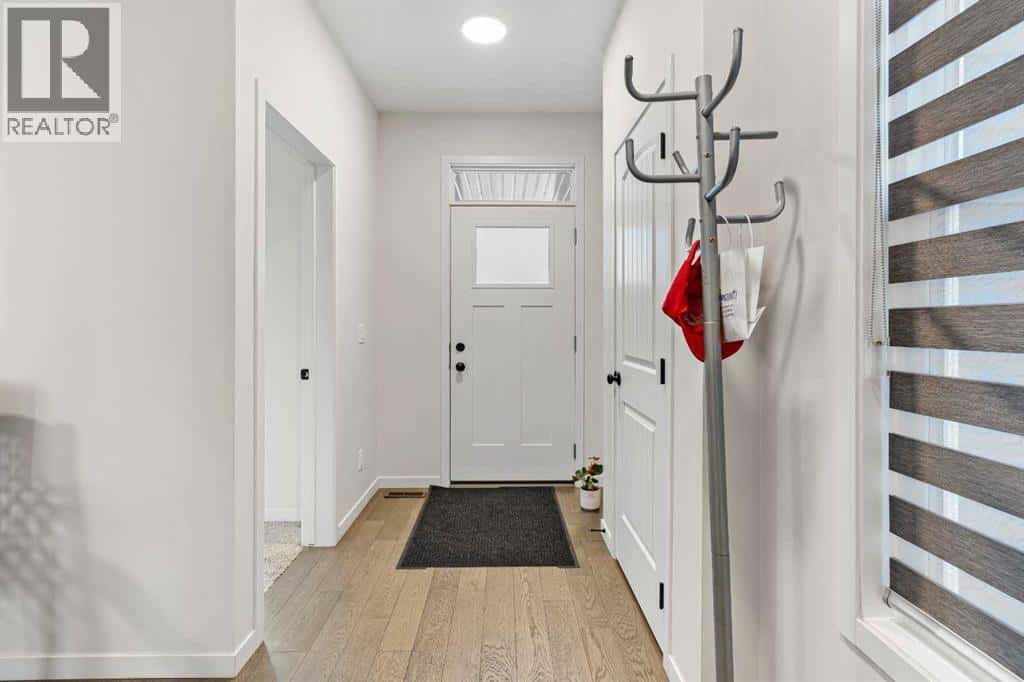 133 Chelsea Glen — Chestermere, Alberta - Photo 4 of 33