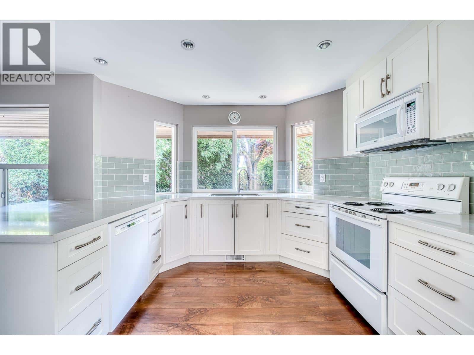 10680 BISSETT DRIVE — Richmond, British Columbia - Photo 4 of 13