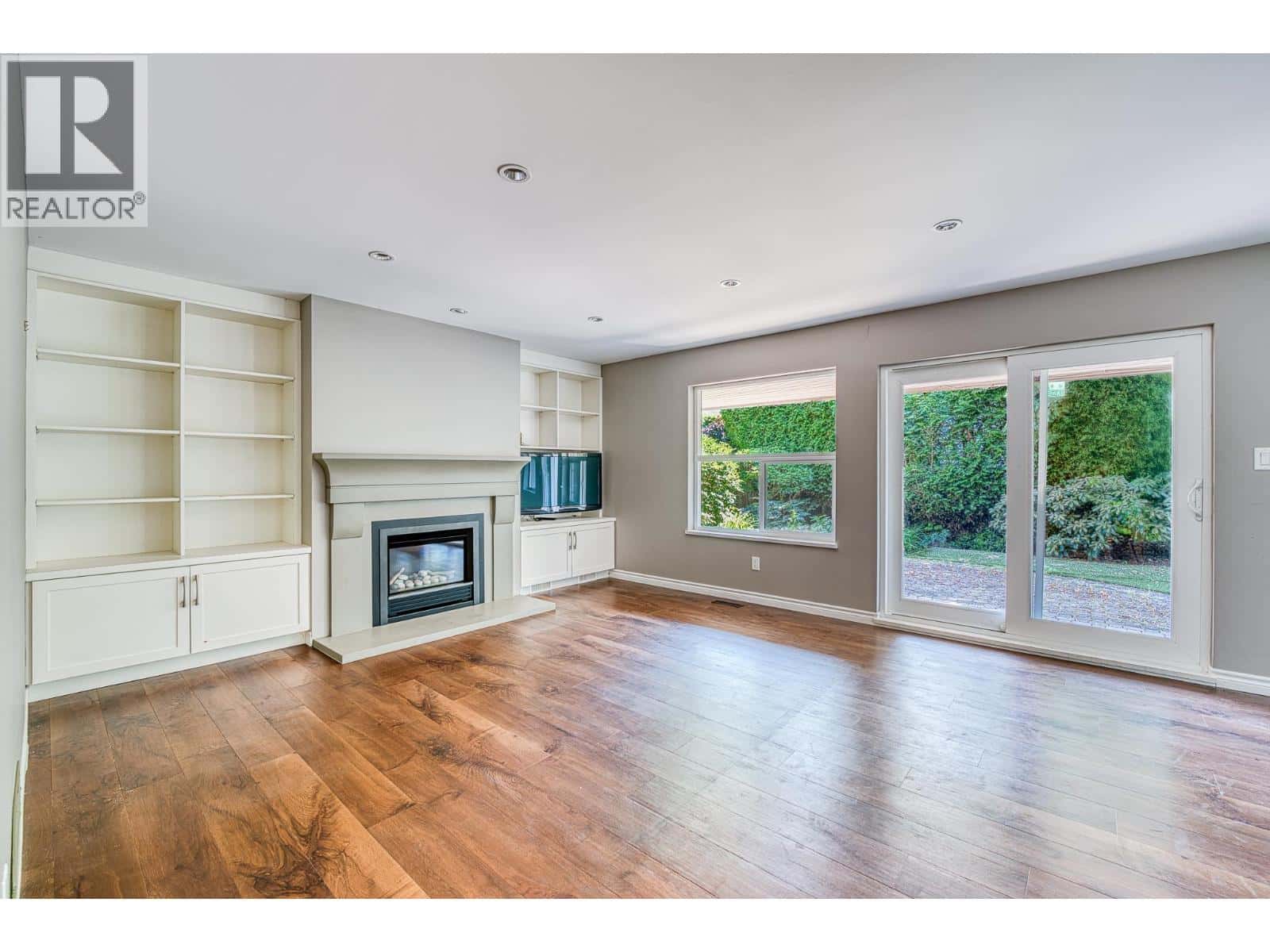 10680 BISSETT DRIVE — Richmond, British Columbia - Photo 2 of 13